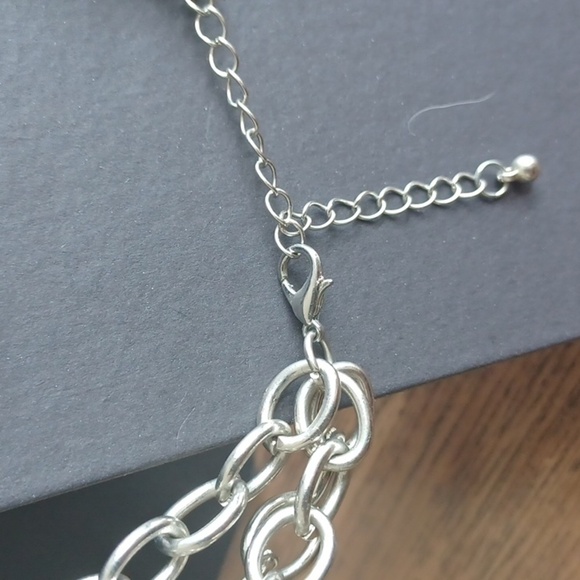 Women’s silver-tone necklace, 14"-16" drop - Picture 4 of 4